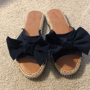 Bow sandals